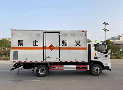 文儒镇爆破器材运输车