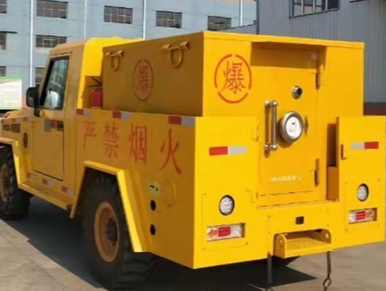文儒镇凯龙爆破器材运输车：保障爆破任务的安全运行